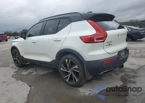 2020 Volvo Xc40 T5 R-Design z USA, uszkodzony, nr VIN YV4162UM5L2180951
